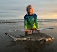 FISH ON CUSTOM LEADERS - Kiah Diaz