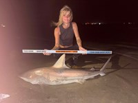 FISH ON CUSTOM LEADERS - Kiah Diaz